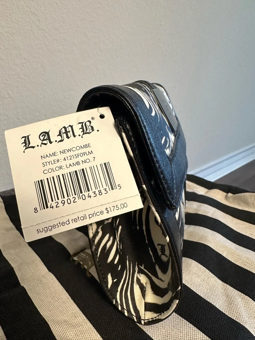 NWT L.A.M.B. Newcombe Black White Graphic Clutch Bag w/ Dust Bag Y2K Vintage - Picture 2 of 9
